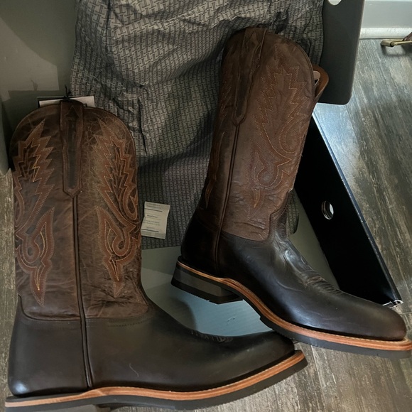 Men’s new still in the box Lucchese boots.  Classic Dark Brown Cowhide size 11D - Picture 4 of 6